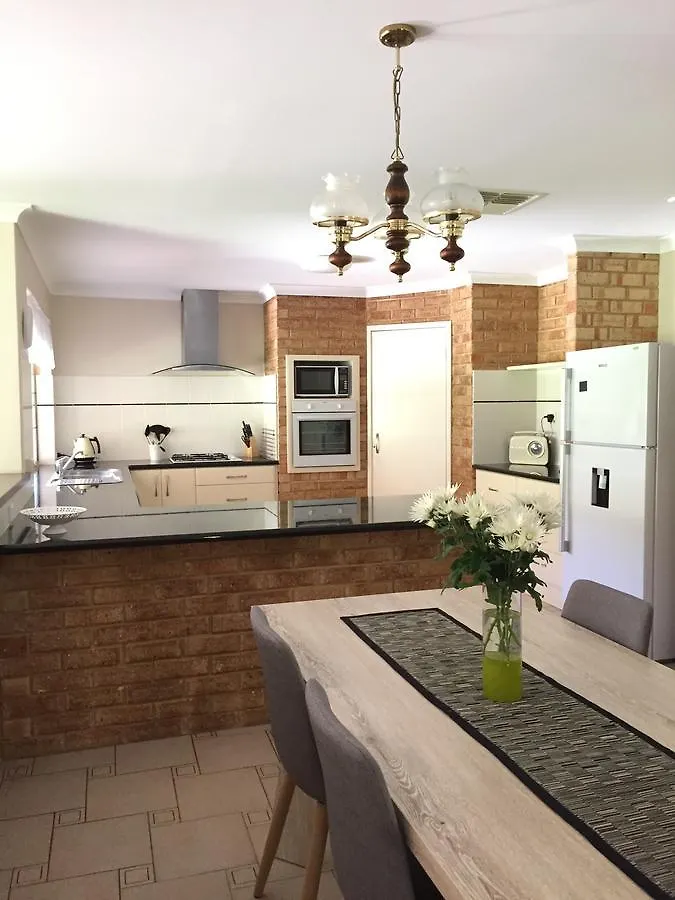 Murdoch Station Bed & Breakfast Perth 2*,